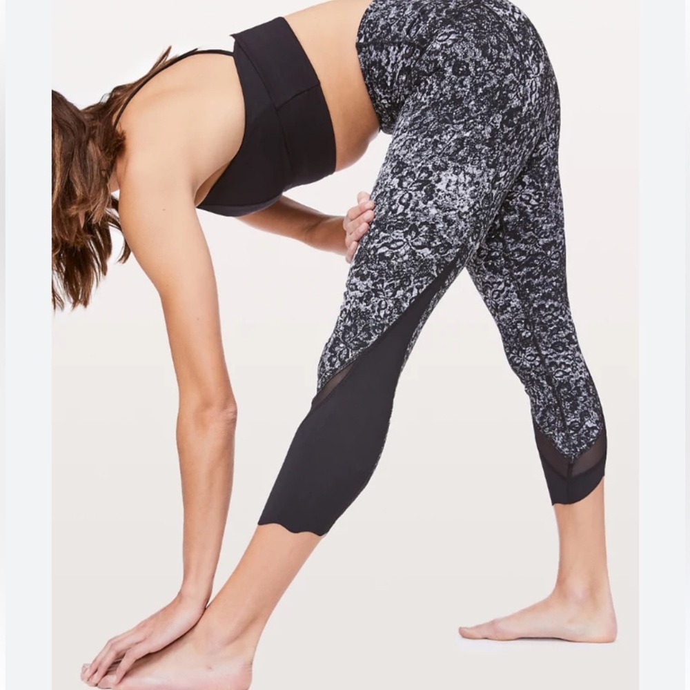 Lululemon Wunder Under Crop II Scallop 24" Black White Size 8 Leggings